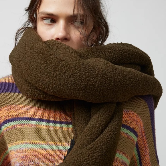 NEW UO Extra Chunky Extra Big Scarf - Picture 2 of 4